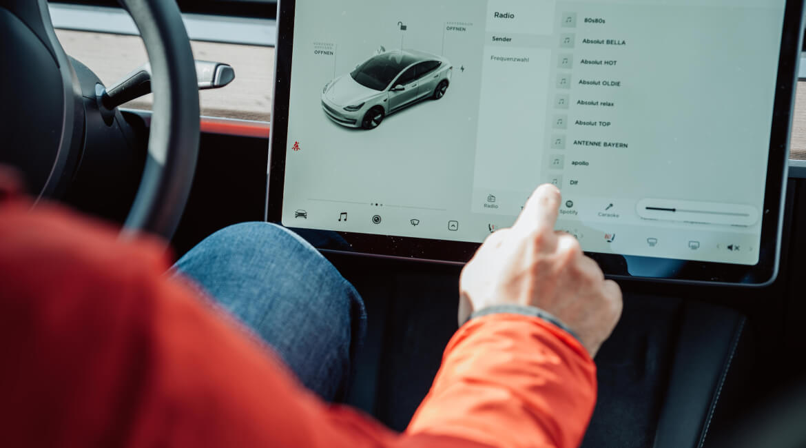 ELECTRIC CARS RENTAL & SHARING